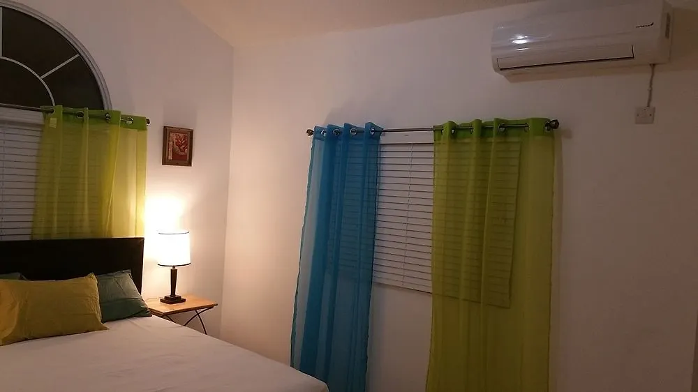 Отель The Oasis Golf Retreat Spanish Town